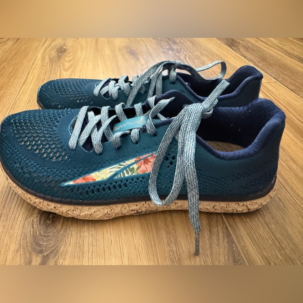 ALTRA Women's Escalante Racer Running Shoe size 7